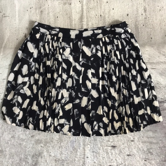 Banana Republic Dresses & Skirts - Banana Republic side zip skirt